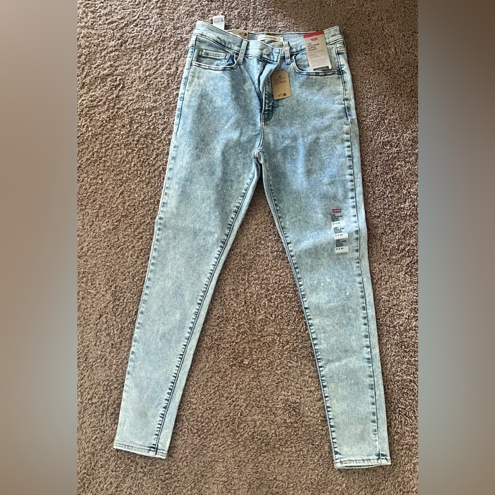 Levi's Women's Light Wash Skinny Jeans